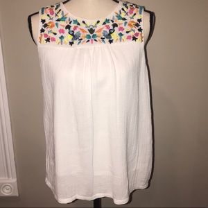 Linen sleeveless top with embroidered detail